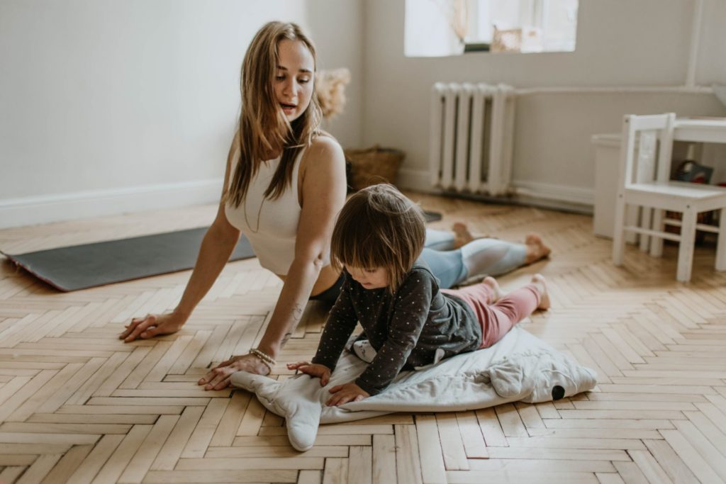 Yoga entre mère et fille